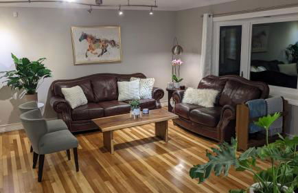 Spacious and Elegant Space with Premium Kitchen that is Ideal for Gathering with Friends and Family - Foto 4