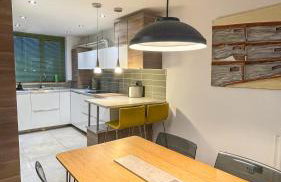 Newtown Contemporary Stay with free parking & garden - Photo 5