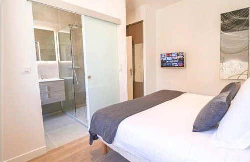 3 bedrooms 3 bath Bivouac 2 min Palais - Photo 17