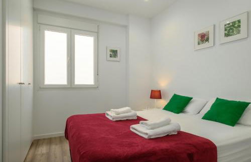 Spacious Clean & Colorful Apt Quiet Zone - Photo 14