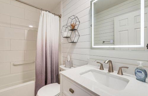 Ocean Isle Beach Condo with Balcony Steps to Shore! - Foto 21