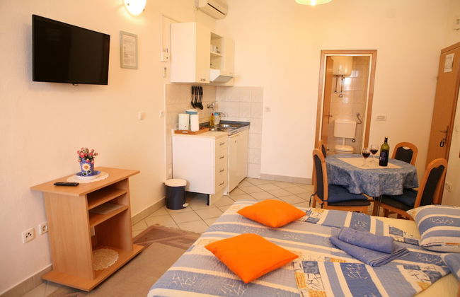 Sea front stone house - Photo 16