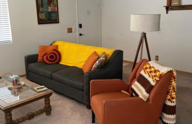 Quaint Vintage Ranch Style 4BedRoom 2Bath Sleeps 10 - Foto 2