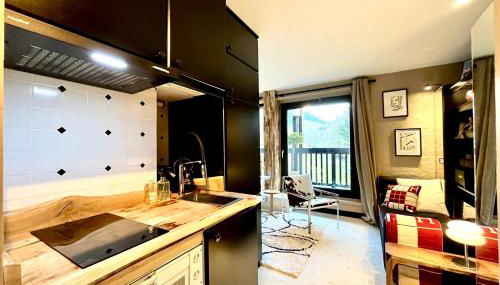 Bright apartment with balcony and pool - Photo 5