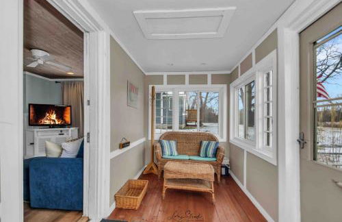 Beachglass Cottage - Family Friendly Kids and Pets - Photo 8