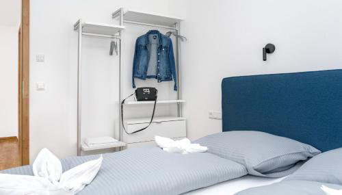 Berg Fux Ferienwohnungen - Berglick, zentral & ruhig, 5 moderne Wohnungen unter einem Dach - Foto 5, towels, wardrobe