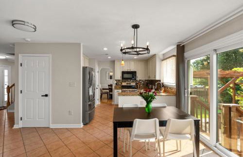 5 BedRooms Family retreat with GameRoom Near DC & Qunatico - Photo 43