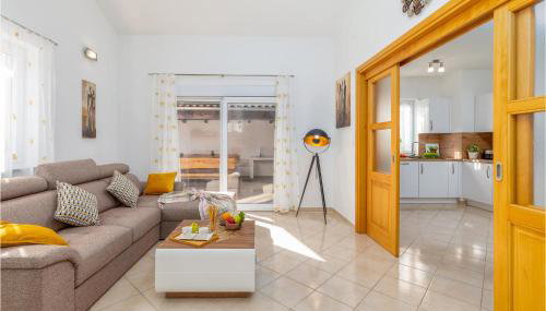 2 Bedroom Lovely Home In Musalez - Foto 3