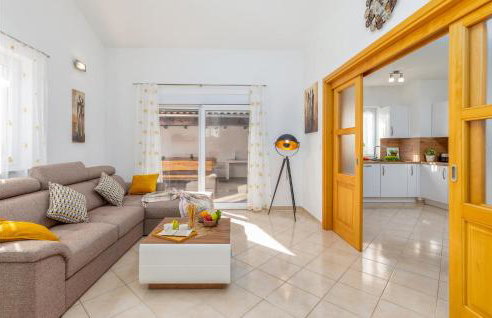 2 Bedroom Lovely Home In Musalez - Foto 3