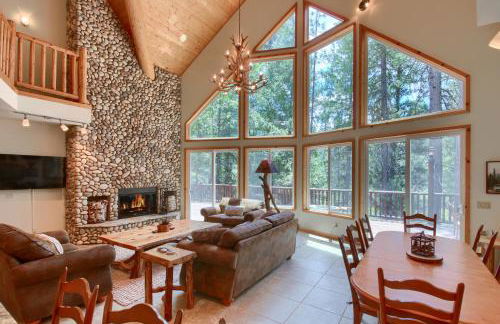 Rivercrest Lodge with Hot Tub-Pool Table-Firepit - Foto 1