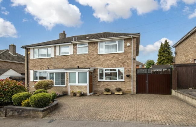 Beaconsfield - Photo 1