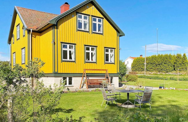 6 Person Holiday Home in Tanumshede - Photo 32