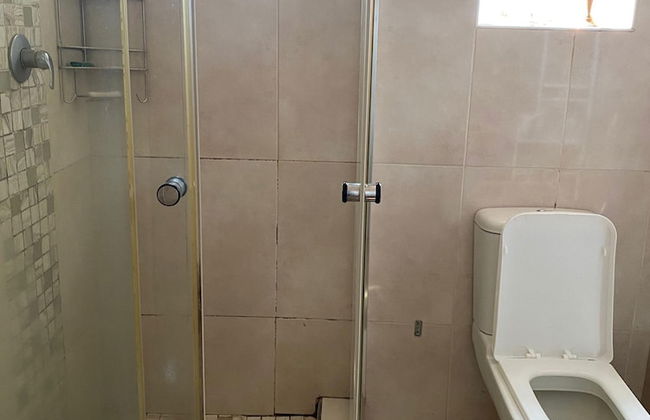 Luxurious 4 bed With Pool in Helensvale - 2255 - Foto 41