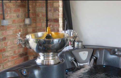 Lincoln Holiday Retreat Cottage with Private Hot Tub - Foto 79