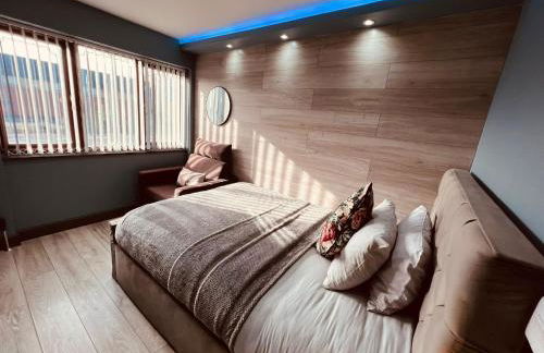 MODERN SUITES -5 Bedroom House- With FREE PARKING Birmingham city - Foto 33