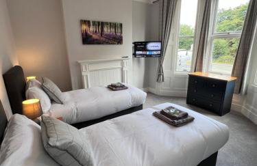 Sparkling Space - Twin or King Beds - Photo 36