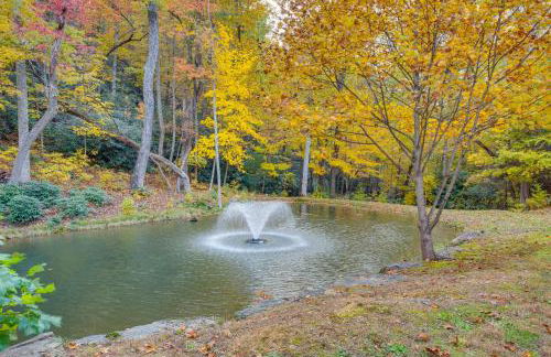 Romantic Penrose Cabin with Pond, Trails and Hot Tub - Foto 23
