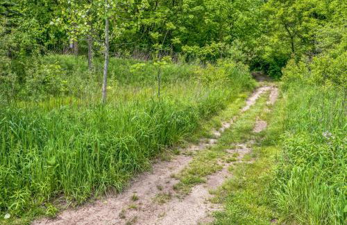 Lakeside Retreat with Hot Tub & Game Room home - Foto 50