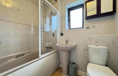 Olive, 3Bedrooms,1 extra Rm, Sleeps 9 with Garden, Free Parking in Grays, Lakeside, London - Foto 24
