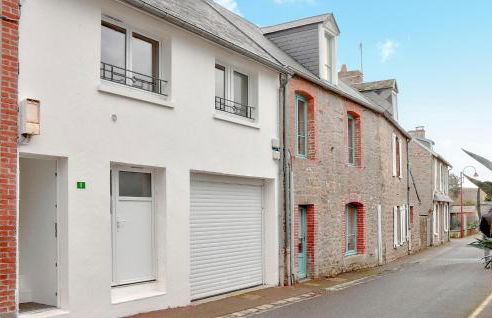 1 Bedroom Cozy Apartment In Carolles - Foto 1