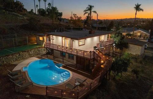 Mountains Views with Pool & Basketball, Relax & Play! - Foto 2