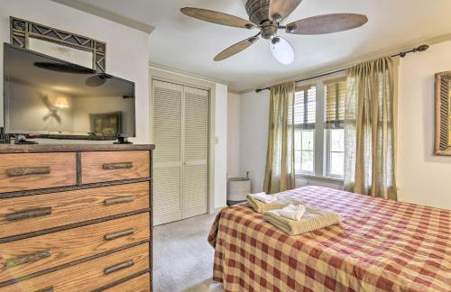 Townhome with Deck Walk to Mirror Lake and Main St! - Foto 13