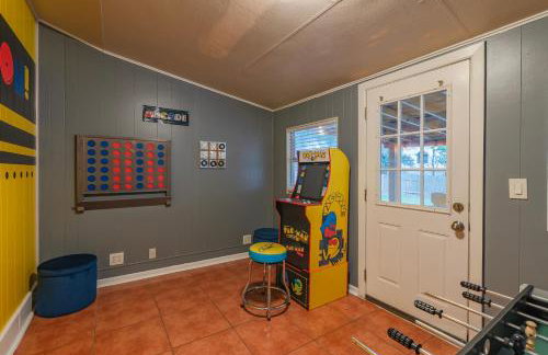 Texas Vacation Home, Game Room & POOL by Sixflags - Foto 35