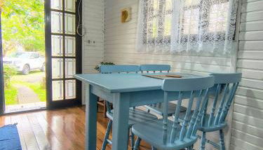 Chalé de 2 dormitórios com piscina e churrasqueira - Foto 3