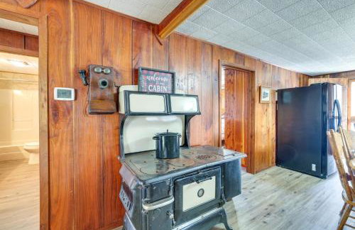 Authentic Log Cabin in Pineville ~ 2 Mi to River! - Foto 8