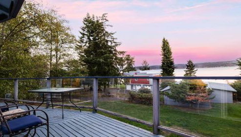 Incredible Water Views, Deck Relaxing Retreat Greenbank Getaway by Avantstay - Foto 2, Other
