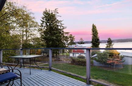 Incredible Water Views, Deck Relaxing Retreat Greenbank Getaway by Avantstay - Foto 2