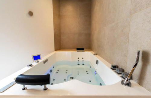 Romance & Evasion - Centre Ville - Love Room - Balnéo - Photo 16