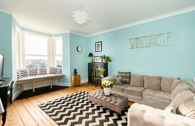 5-bed House With Distant sea Views in Plymouth - Foto 18