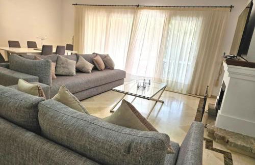 Amplia Casa en una zona ideal - Pass the Keys - Foto 2