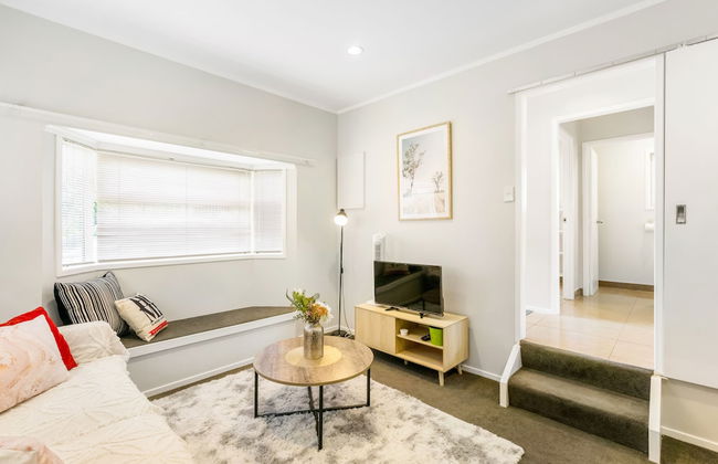 A Home away from Home - Netflix -Parking - Foto 26