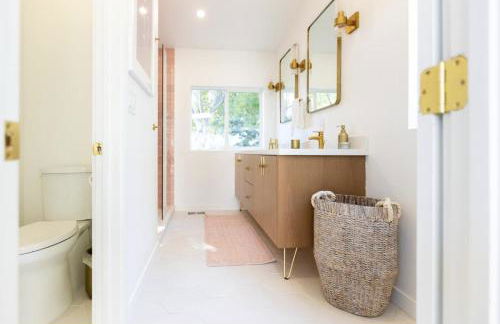 The Pink Paloma - A Barbie Inspired Villa in Palm Springs - Photo 30