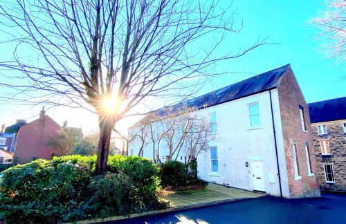 Fabulous 2 bed Historic Ground floor apartment Belper with free car parking next to property - Foto 11