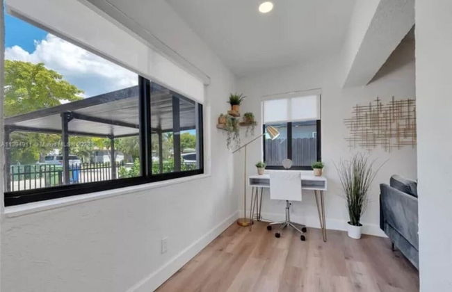 Boho Chic: 3BR Home With Pool - Foto 15