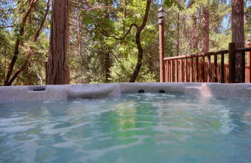 Rivercrest Lodge with Hot Tub-Pool Table-Firepit - Foto 41