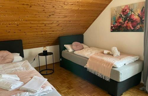 Appartio - Ferienwohnung "Dorfblick" Dachgeschoss - 6 Personen - Netflix - Waschmaschine - Foto 11