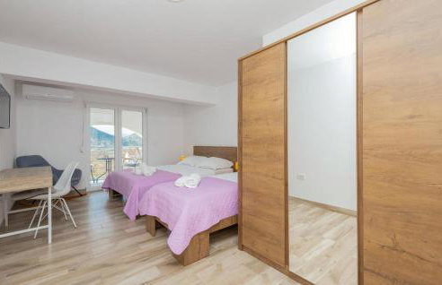 1 Bedroom Beautiful Apartment In Rogotin - Foto 7