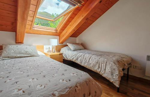 Chimenea y cocina moderna, encanto rústico con confort - Aüt 3 - Foto 12