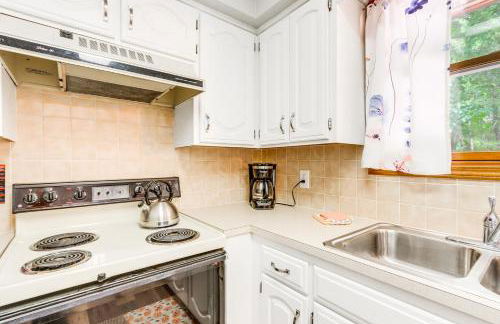 Hot Tub and Fire Pit Holiday Island Getaway! - Foto 9