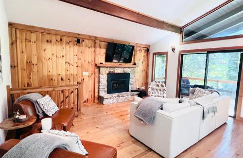 Maggie Valley 4BR Cabin with Hot Tub in Serene Forest - Foto 23