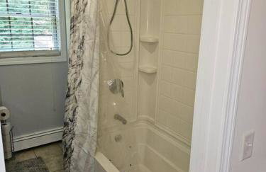 Adorable 1 bedroom with off-street parking - Foto 8