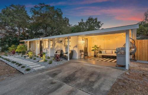 The Wisteria Oasis With heated pool and hot tub - Foto 7