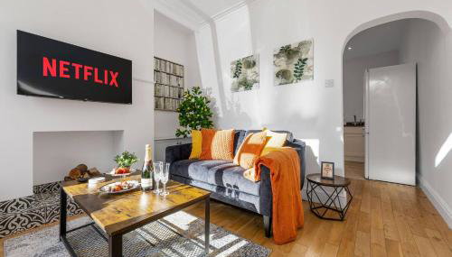 Metrolink Steps Away • Fast City & Airport Links - Foto 1, Other