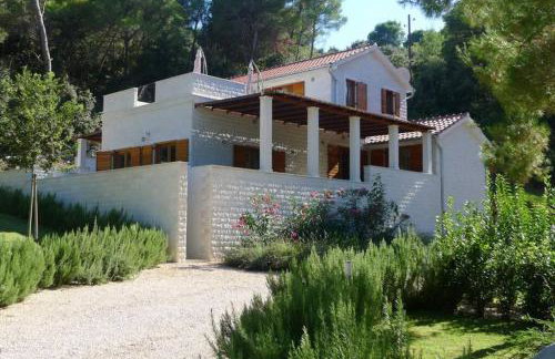 Private luxury Villa AZZURRO on Solta for up to 10 persons, free parking, very close to beach! FREE Kajak & Mountainbikes, GREAT living area & privacy! - Foto 1