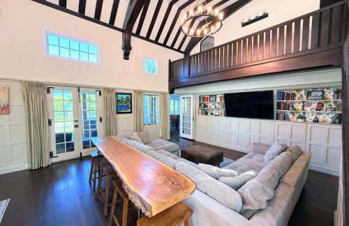 WOW New Spectacular Franconia Home - history - views - fire pit - hot tub - pool - grandeur - MUST SEE - Foto 39