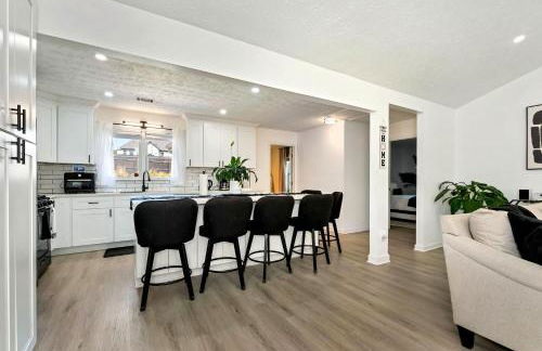 Spacious 5BR Family Retreat Near Mall of GA Sleeps 13 - Foto 39